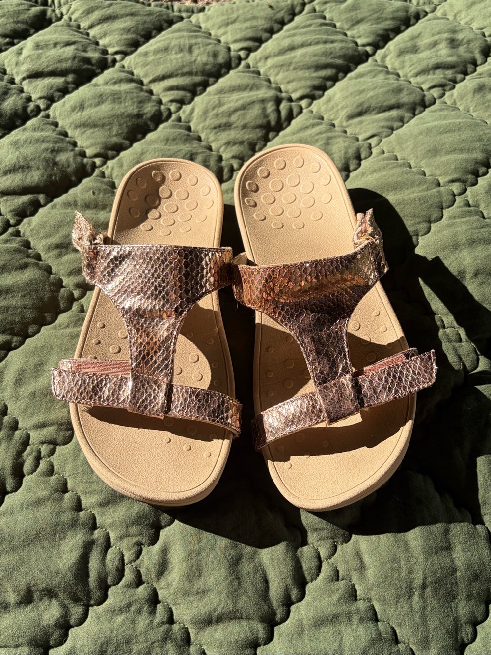 Vionic Woman’s  Metallic Rose Gold Sandals